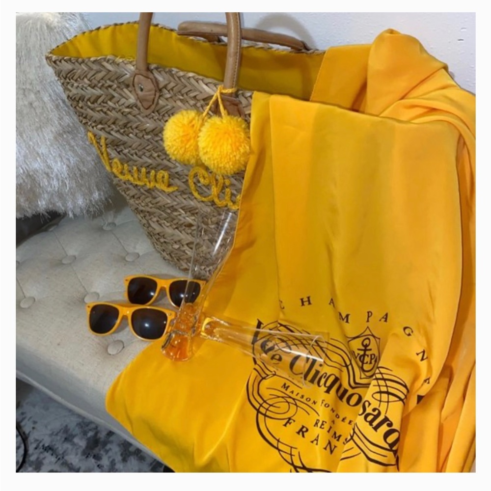 - Sarong pashmina Veuve Clicquot